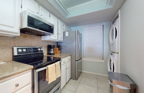 South Padre Island Condo | Beachfront Condo w/Pool, Balcony & Stunning Gulf Views - Steps to Beach