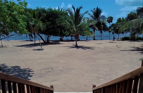 Gales Point Apartment | Beachfront Cabana Apartment 5 AC, Swimming Pool Free Access …