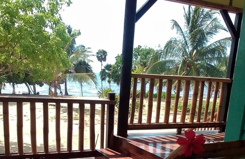 Gales Point House | Beachfront Cabana - Swimming Pool Free Access