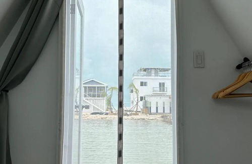 San Pedro Cabin | Beachfront Cabin #2/Free Breakfast/120SF