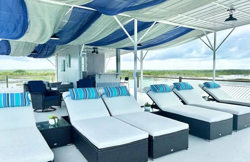 San Pedro Cabin | Beachfront Cabin #2/Free Breakfast/120SF