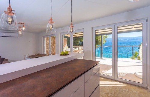 Tice Villa | Beachfront Casa Ahoi with 2 bedrooms, heated pool, Villa with amazing sea views