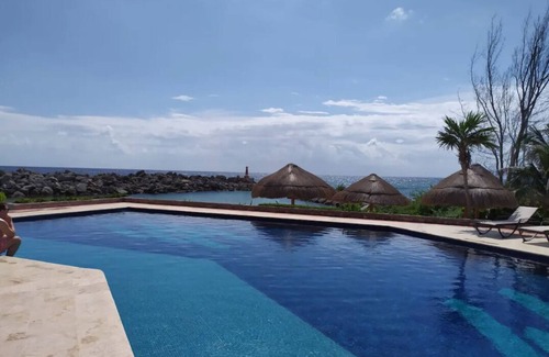 Puerto Aventuras Apartment | Beachfront Condo at Club de Yates