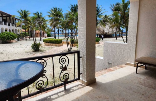 Roatan Condo | Beachfront Condo directly on the private beach - Ground Floor