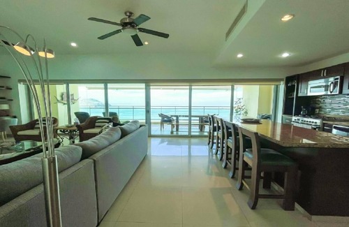 Zona Dorada Condo | Beachfront Condo-Indulged Relaxation