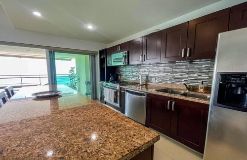 Zona Dorada Condo | Beachfront Condo-Indulged Relaxation