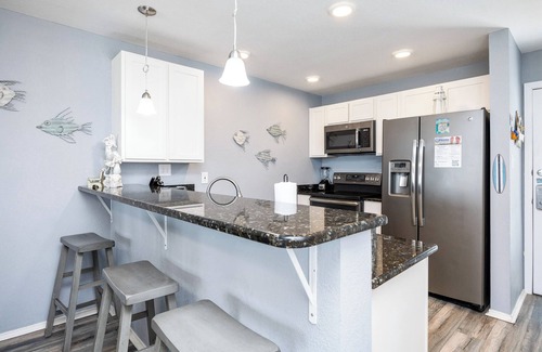 Corpus Christi Condo | Beachfront Condo Steps from the Sand with Pool, Hot Tub, & Private Balconies