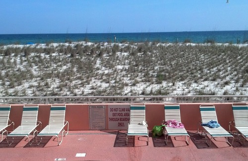 Gulf Shores Condo | Beachfront Condo W/Spectacular Views of Beach -Pool-HotTub-Free Wi-Fi