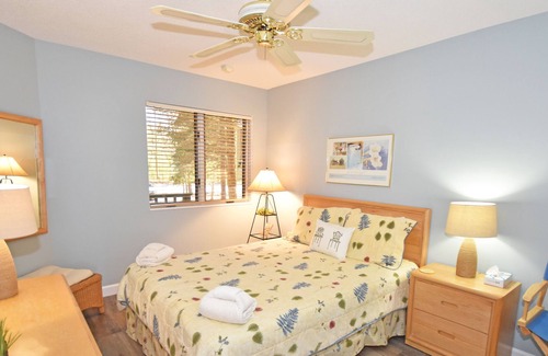Glen Arbor Condo | Beachfront condo with Lake Michigan views, deck, washer/dryer, fireplace, WiFi