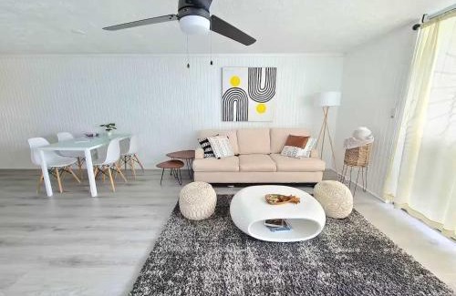 Punaluu House | Beachfront Condo with Ocean View
