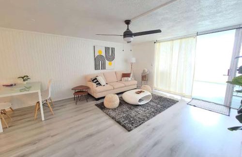 Punaluu House | Beachfront Condo with Ocean View