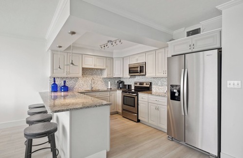 Connors Apartment | Beachfront Condo with Pool and Views of the Gulf