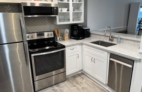 Galveston Condo | Beachfront condo with stunning ocean views. Pet-Friendly!