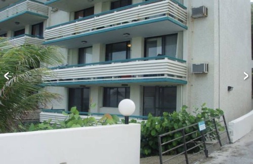 Bolongo Bay Apartment | Beachfront Condominium + bar/restaurant on-site: LeBlu