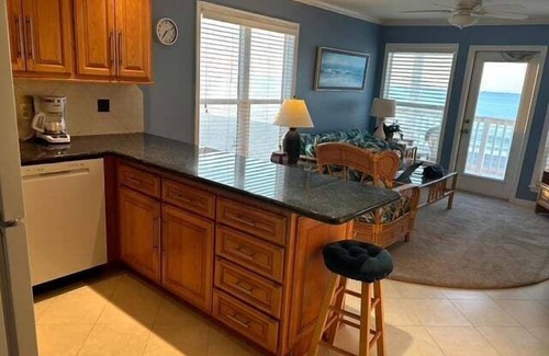 Galveston Condo | Beachfront Corner and panoramic view of beach and Gulf of Mexico below (2314)