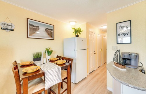 North Beach Condo | Beachfront Corpus Christi Condo w/Pool Access!