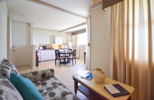Worthing Apartment | Beachfront Cosy and Romantic Condo - Nautilus