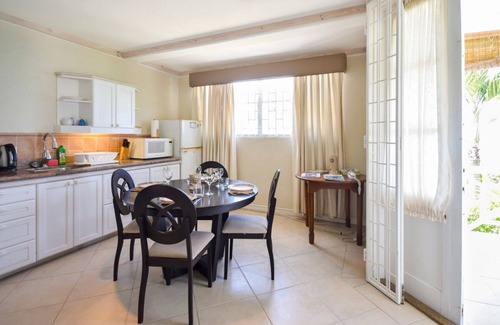 Worthing Apartment | Beachfront Cosy and Romantic Condo - Nautilus