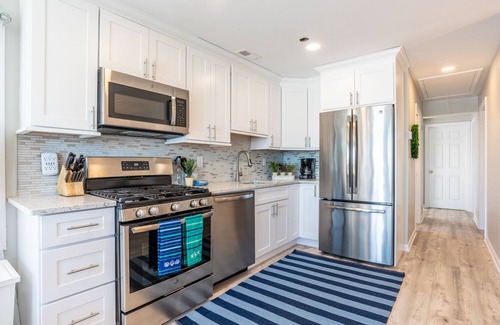 Fairfield Cottage | Beachfront cottage located in the heart of Fairfield Beach!