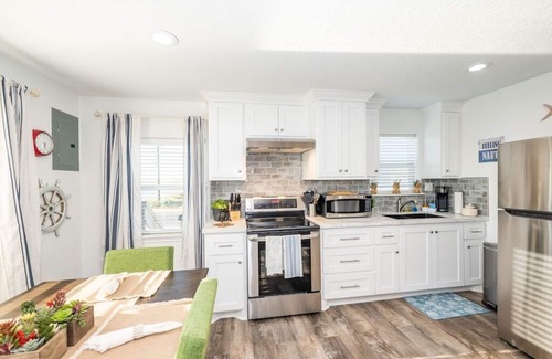 Cedar Lane House | Beachfront Cottage on Sargent Beach