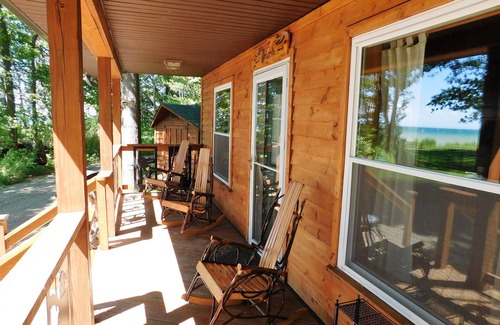 Westfield Cottage | Beachfront Cottage w/Amazing Views! Steps 2 Beach. Fishing.WiFi.Wineries.Dining