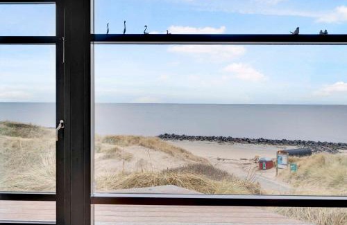 Lonstrup House | Beachfront Cottage With Panoramic View