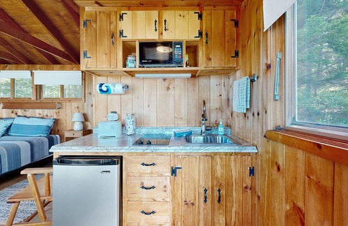 West Southport House | Beachfront Delight with detached guesthouse, private beach access, Dog-friendly