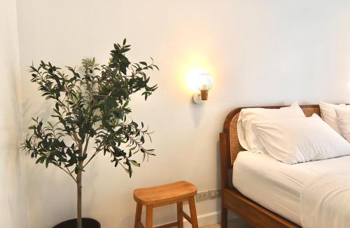 Ban Bang Saen Apartment | Beachfront Deluxe pool access room one-minute walk to Wonnapha beach FREE DISNEY PLUS