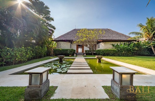 Gerokgak Villa | Beachfront Dream Villa Direct at the Beach!