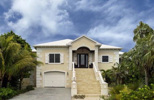 Double Bay House | Beachfront Estate wHeated Pool Directly on Pink-Sand Double Bay Beach