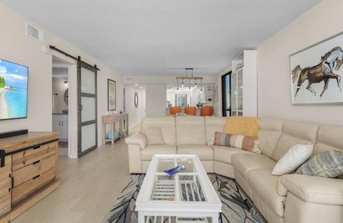 South Island Apartment | Beachfront Escape - Two Bedroom Apartment, Sleeps 5