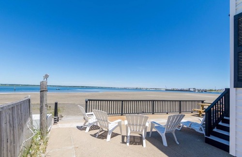 Seabrook House | Beachfront Family Vacation in a Quiet Residential Neighborhood.