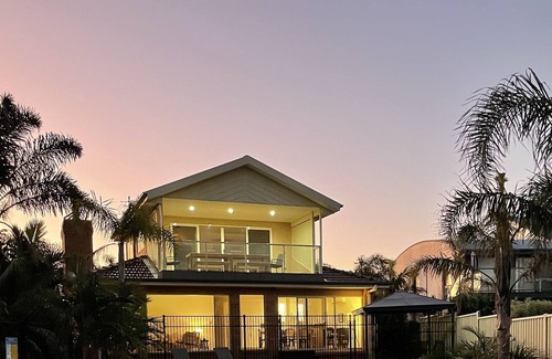 Long Beach House | Beachfront five bedroom home with pool and ocean views