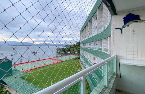 Angra dos Reis Apartment | Beachfront Flat Apartment in the stunning Angra Sea, relax and enjoy .