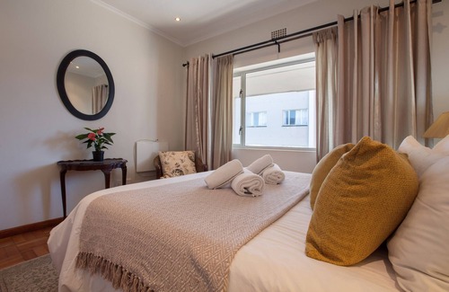 Three Anchor Bay Apartment | Beachfront Flat. Balcony, Parking & Free Wifi