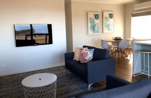 Yorke Peninsula House | Beachfront Gem | Cast a Line at 29
