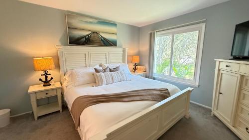 Bayview House | Beachfront Gem Mins To The Beach Pool Hot Tub