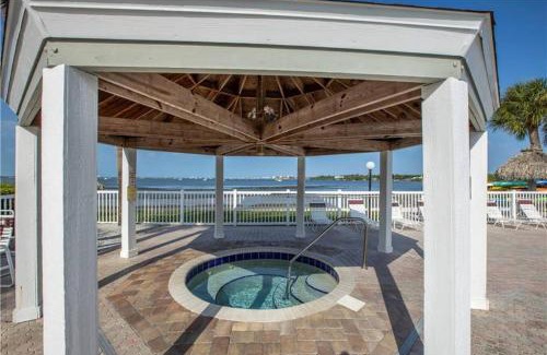 Bayview House | Beachfront Gem Mins To The Beach Pool Hot Tub