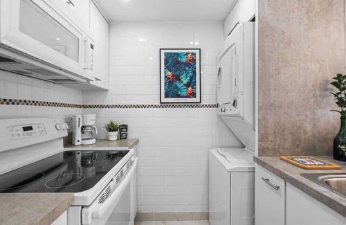Carolina Apartment | Beachfront Gem Walk 2 Eat W/D