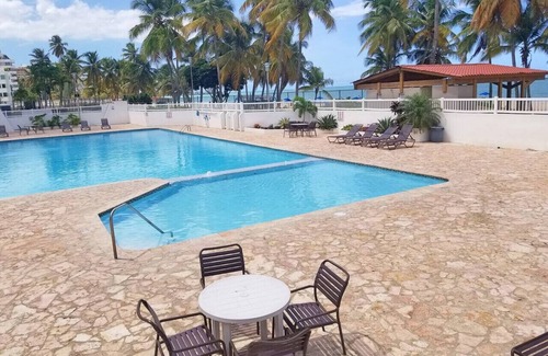 Isla Verde Condo | Beachfront Gem Washer/D Walk Everywhere