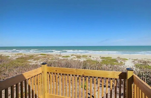 Tropic House | Beachfront Getaway Licensed Beachfront Townhome- PRIVATE POOL