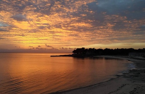 Piriac-sur-Mer Apartment | Beachfront gite 30m family beach with lifeguard