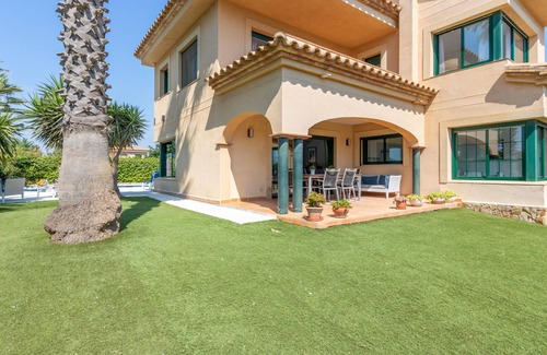 Sant Pere Pescador House | Beachfront House: Pool, A/C, Wi-Fi, BBQ, Garden, Sleeps 8, Parking