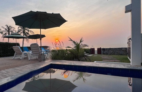 Huai Yang Villa | Beachfront house with a real beach location. Private jaquzzi,