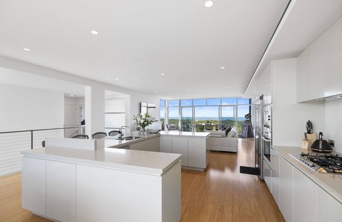 Magenta Shores House | Beachfront Haven Exceptional Family Getaways