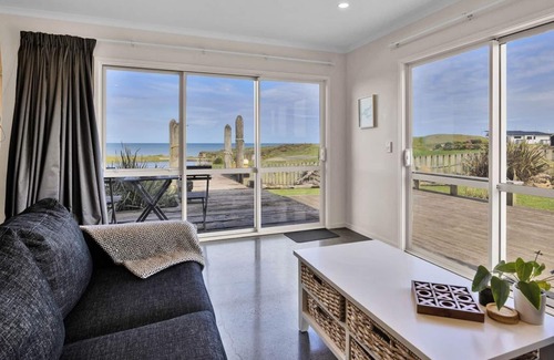 Waverley House | Beachfront Heaven at Waipipi Beach
