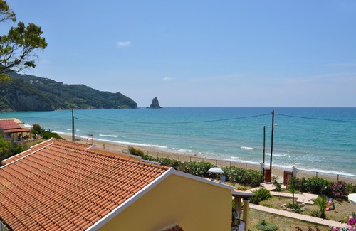 Agios Gordios House | Beachfront holiday house Eftichia
