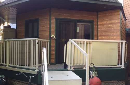 Michigan City Apartment | BEACHFRONT/HOT TUB/STEAM ROOM/MASSAGE CHAIR/PINBALL/BIKES/KAYAKS/PADDLEBOARDS.