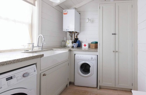 East Wittering House | Beachfront House w Pool & Steam