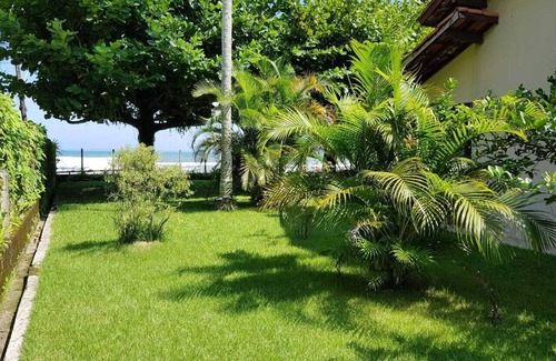 Pereque-Mirim House | Beachfront house in Enseada Ubatuba, with the best sea view.